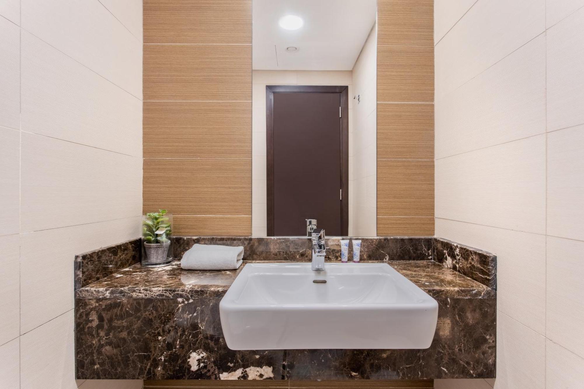 Icon Casa Living - Sparkle Tower 1 Appartement Dubai Buitenkant foto